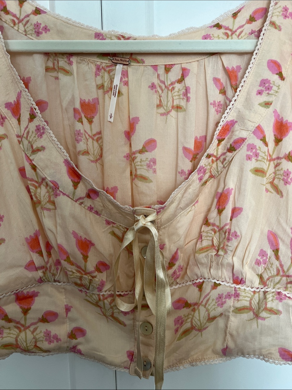 New Without Tags Free People Pink & Cream Floral Tie-Front Puff Sleeve Top - Picture 2 of 8